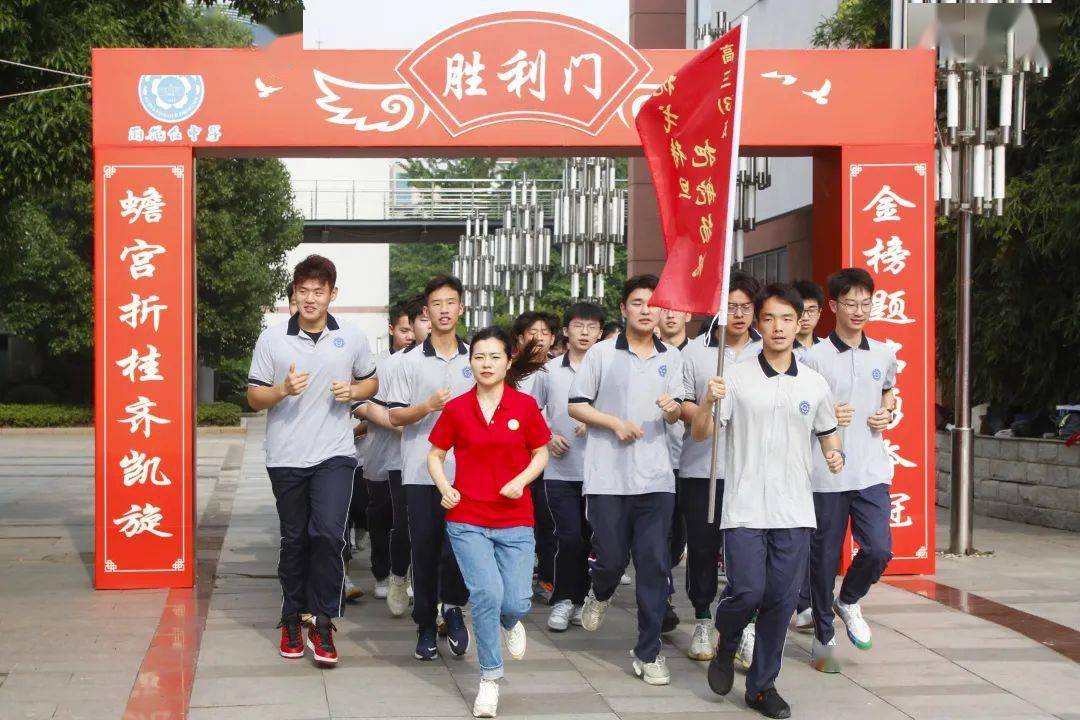 队员多次扑救关键球门，守护胜利